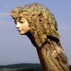 images/galerie/holz-skulpturen/Daphne 9, Teilansicht Keramik und Rebpfahl, 210 cm.jpg